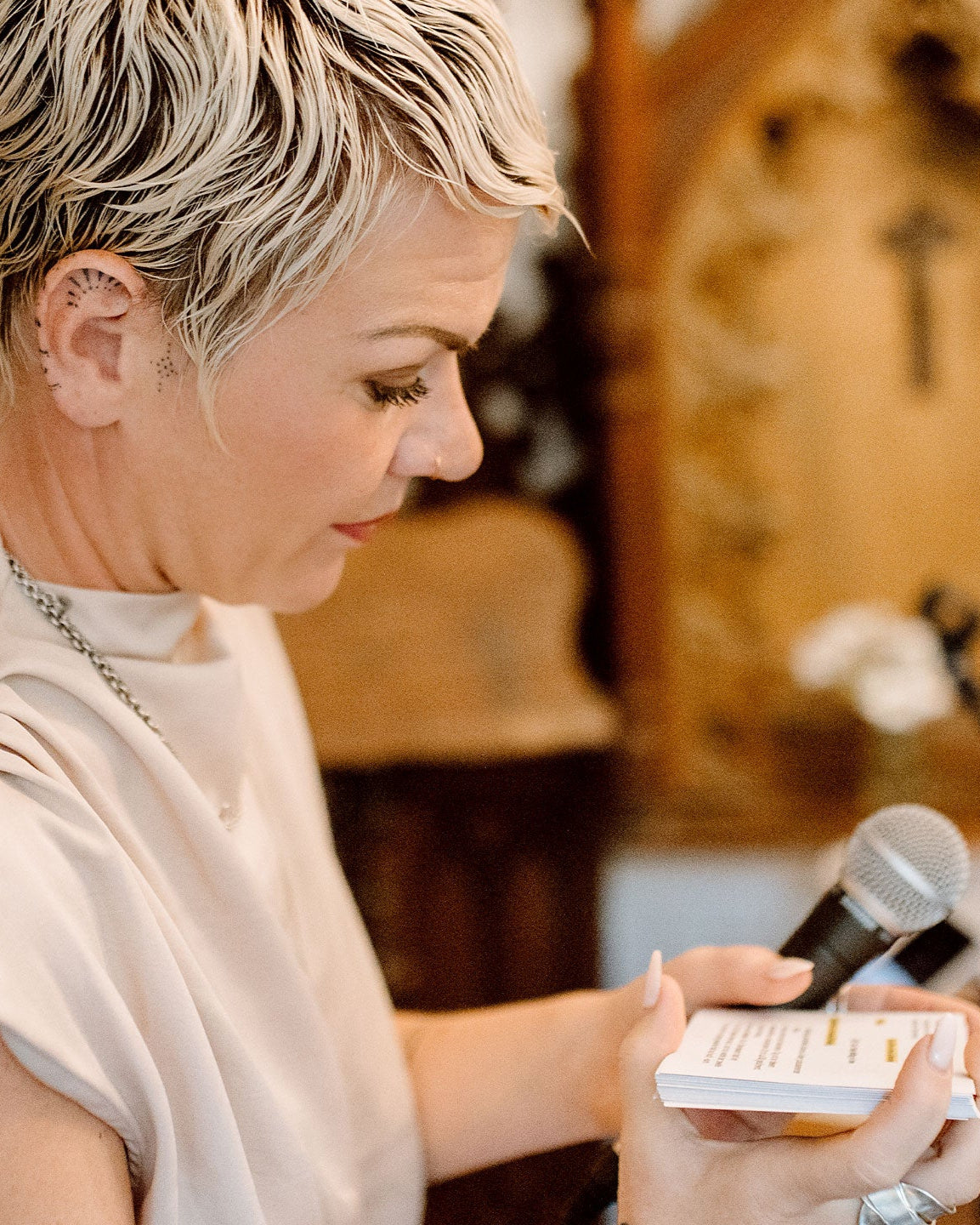 Susy Stocky hält eine persönliche Hochzeitsrede als freie Traurednerin in Portugal