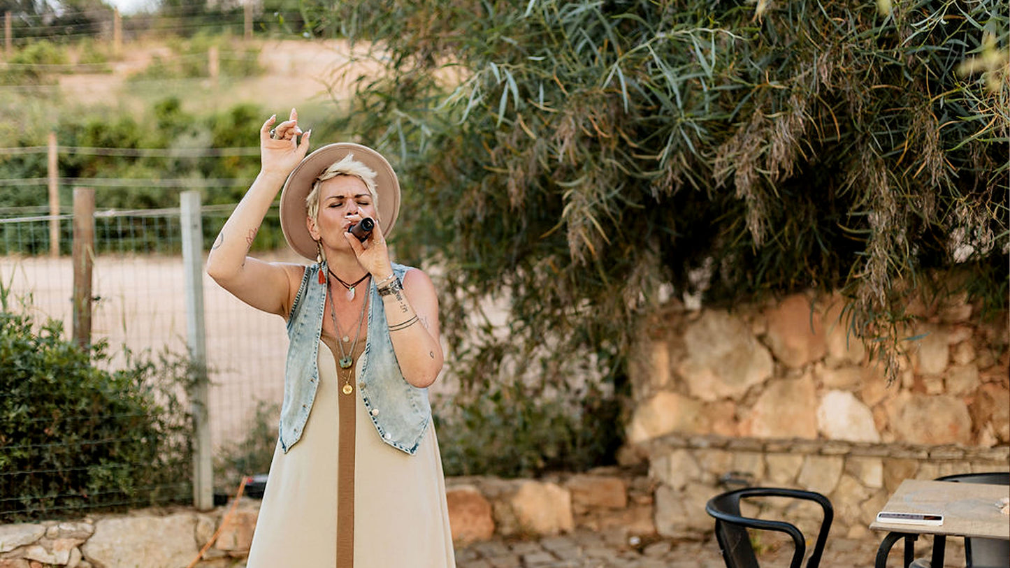 Susy Stocky singt live als Hochzeitssängerin in Portugal, emotionale Hörprobe bei freier Trauung