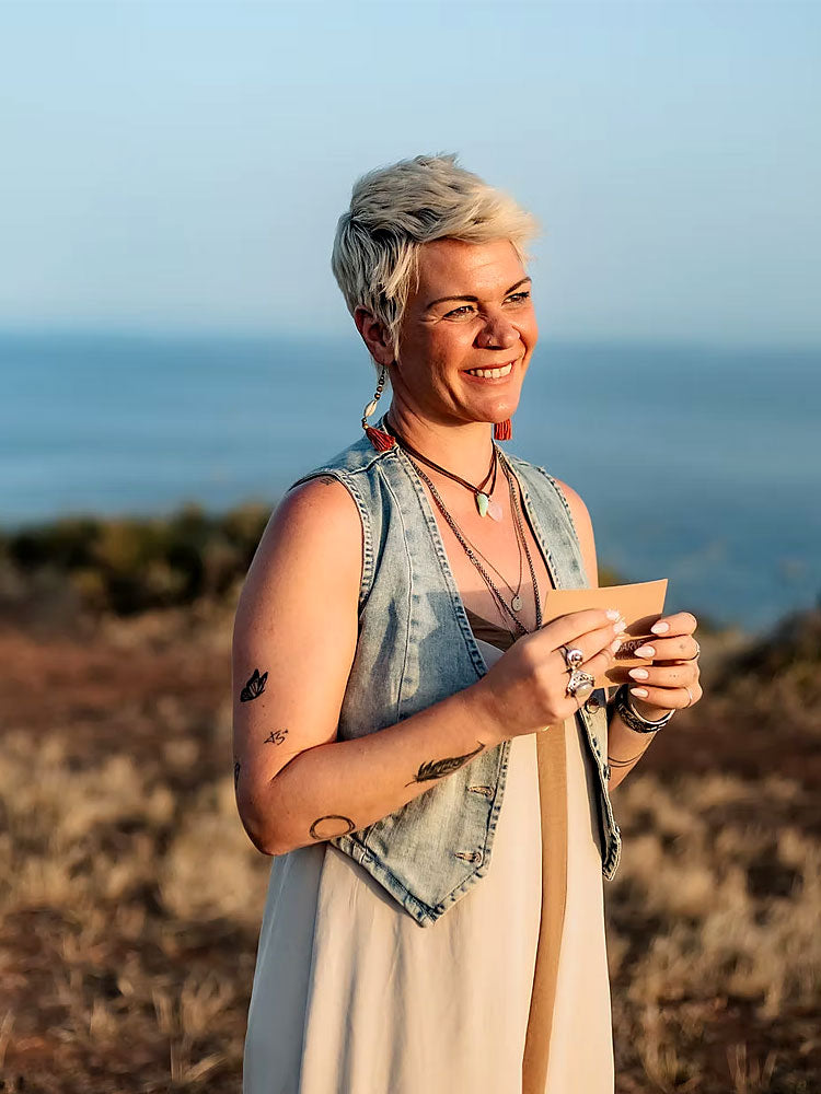 Susy Stocky – freie Traurednerin und Sängerin für Hochzeiten in der Algarve